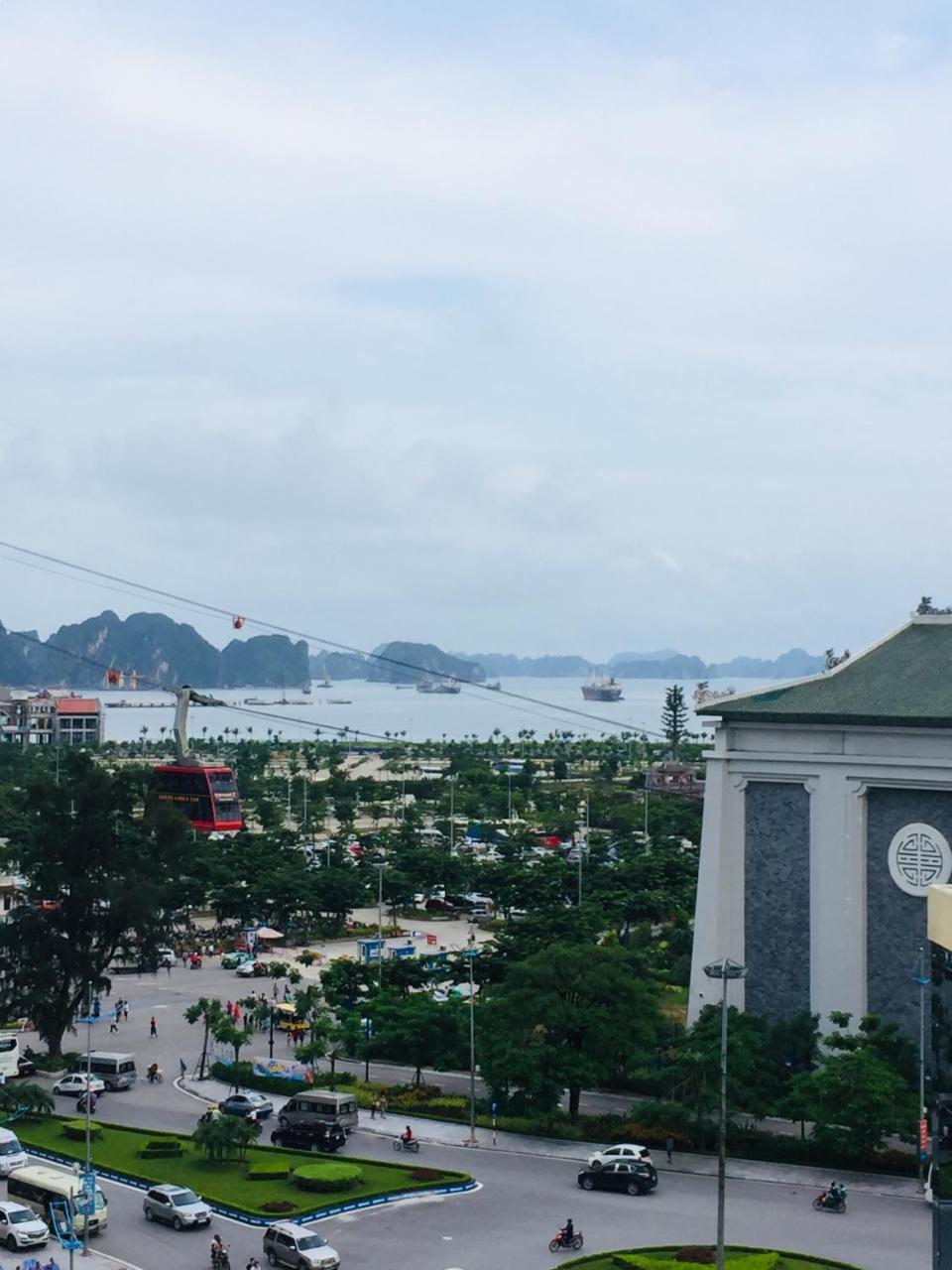 Ivy Hotel Ha Long Buitenkant foto