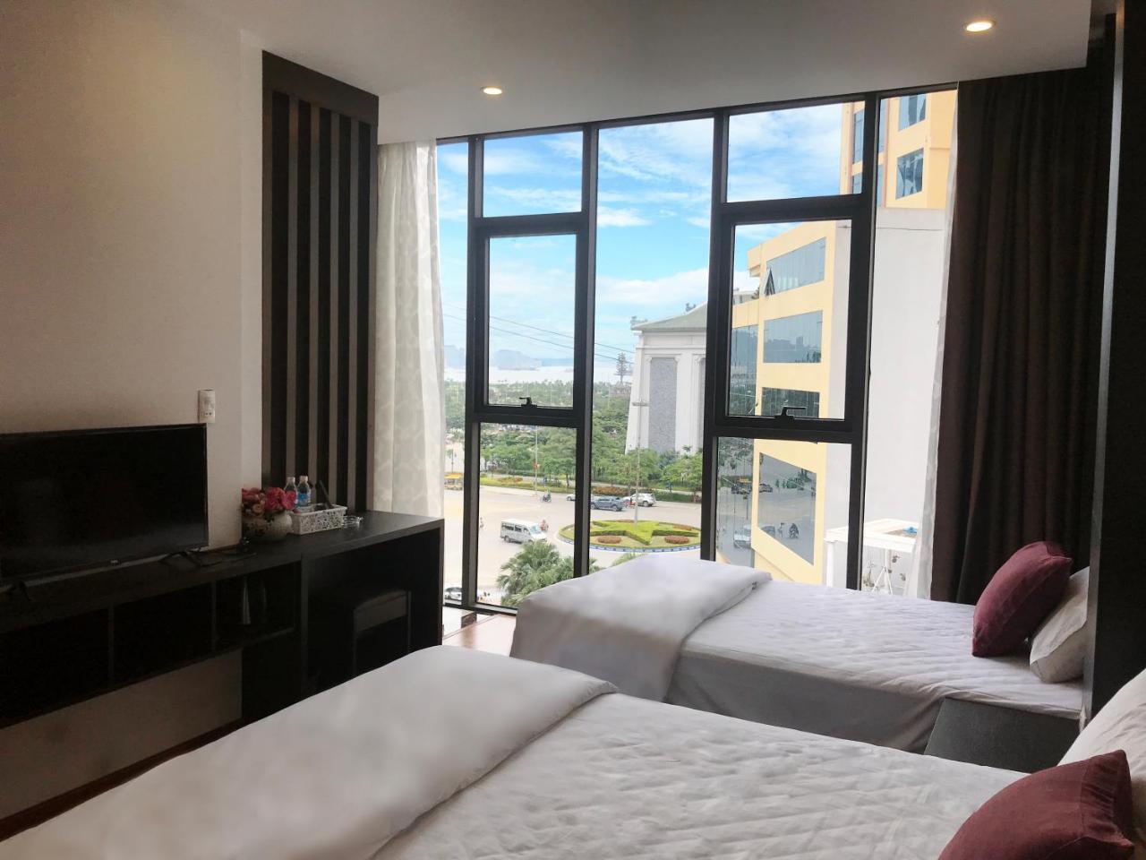 Ivy Hotel Ha Long Buitenkant foto